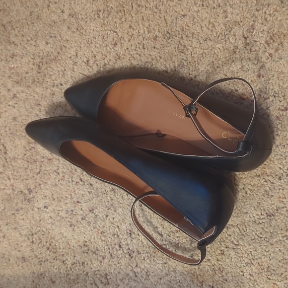 Gap 8.5 flats with ankle strap - Picture 2 of 3